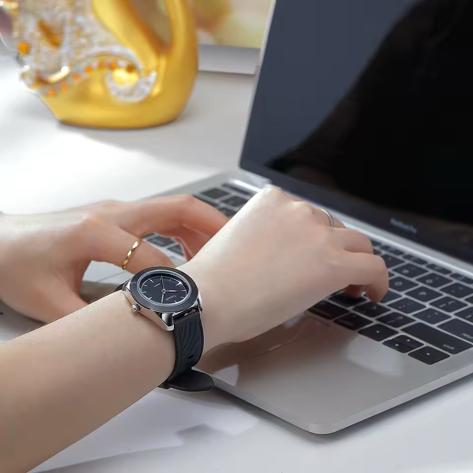 Casual Alloy Simple Silicone Belt Buckle Clasp Quartz Watch