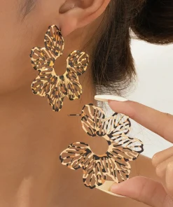 Classic Exaggerated Hollow Leopard Stud Personality Chic Gold Flower Leaf Ring Earring